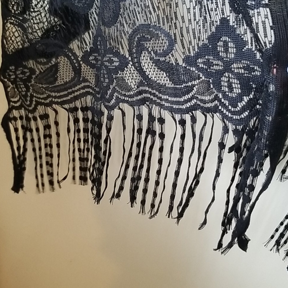 Black butterfly shawl 🦋 - Picture 4 of 8